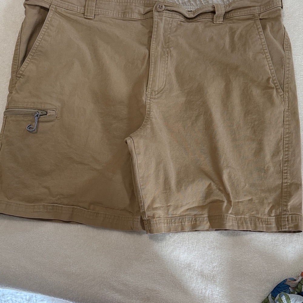 Columbia Men's Cargo Shorts in Tan